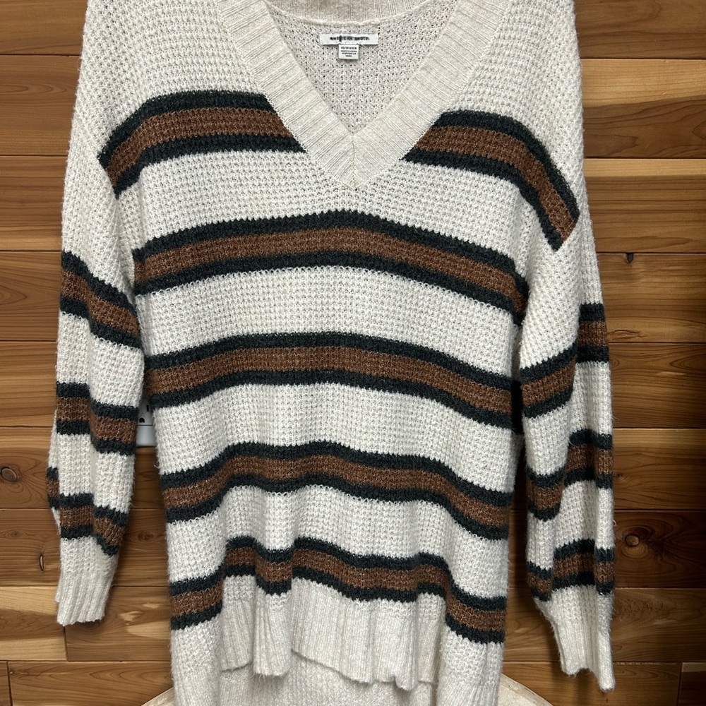 American Eagle Outfitters Cream and Brown V-Neck Sweater